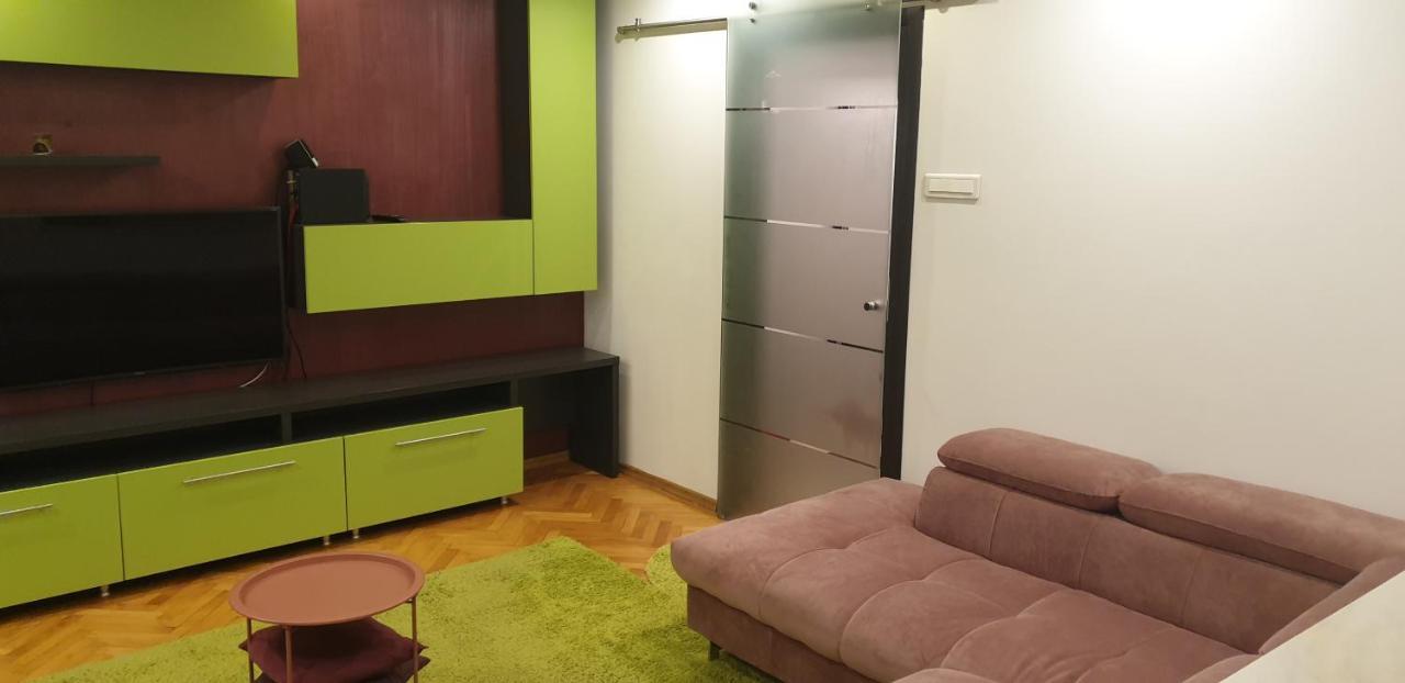 Modern Lägenhet Piteşti Exteriör bild