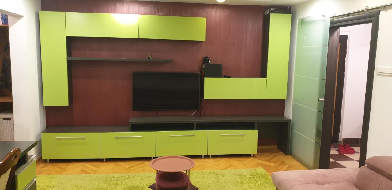Modern Lägenhet Piteşti Exteriör bild